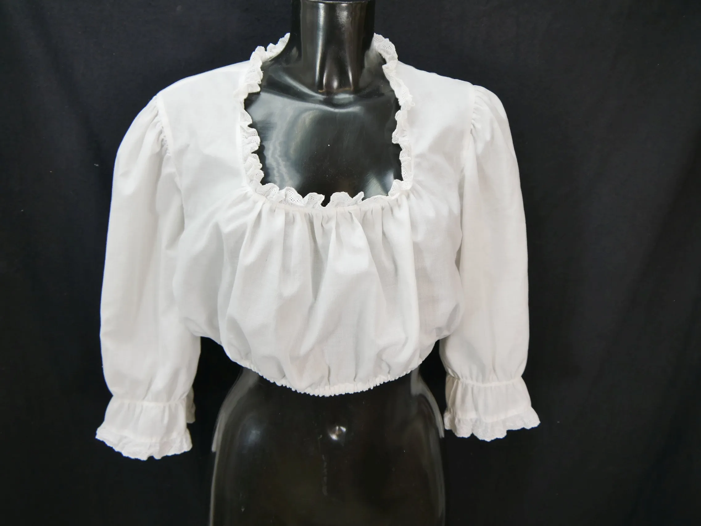 Gr.46 Dirndlbluse süße Bluse für Dirndl Hanne Modell Baumwollmischung mit Spitze B9360