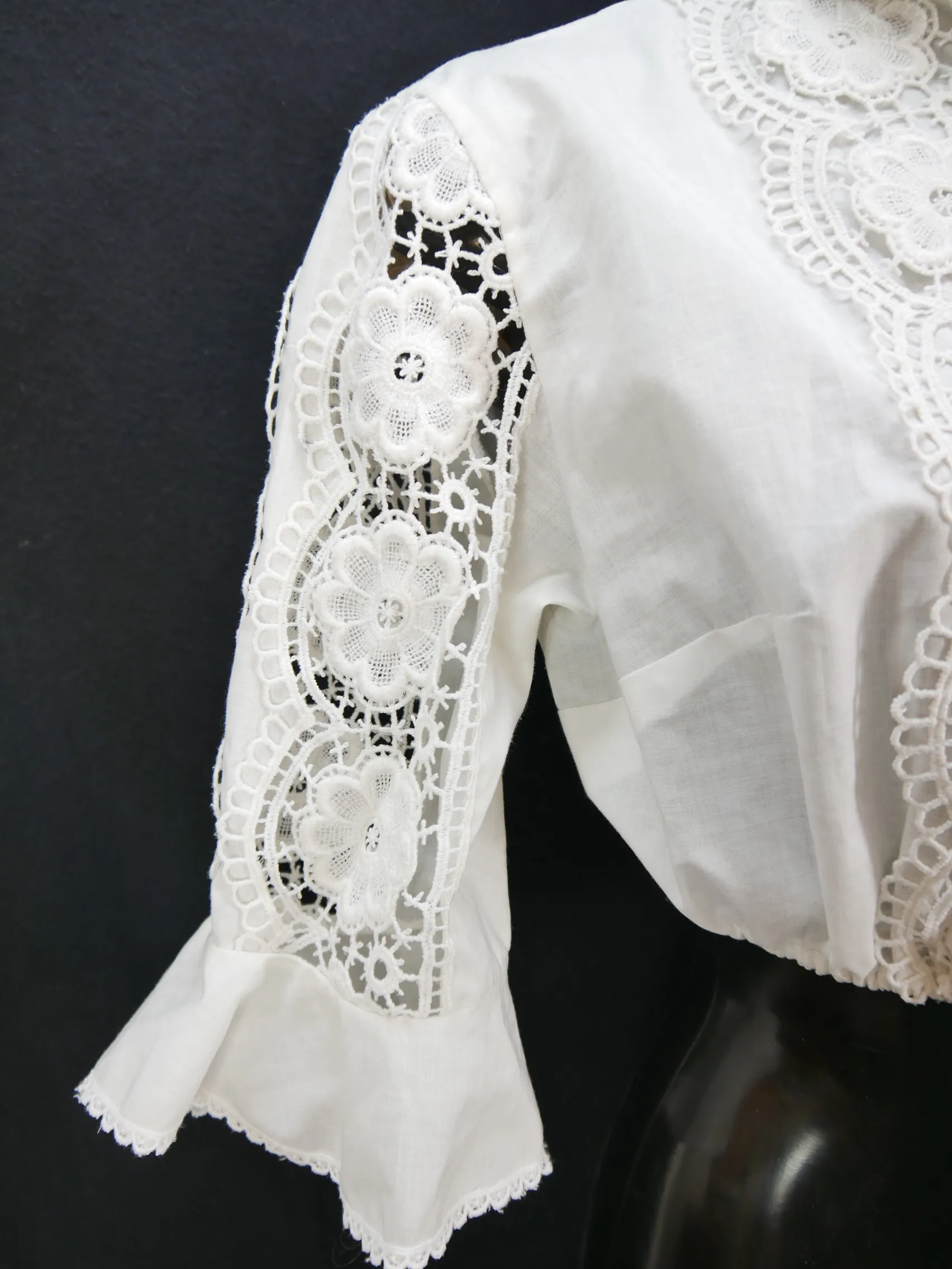 Gr.46 Dirndlbluse weiß Bluse für Dirndl Hanne Modell mit toller Spitze B9751